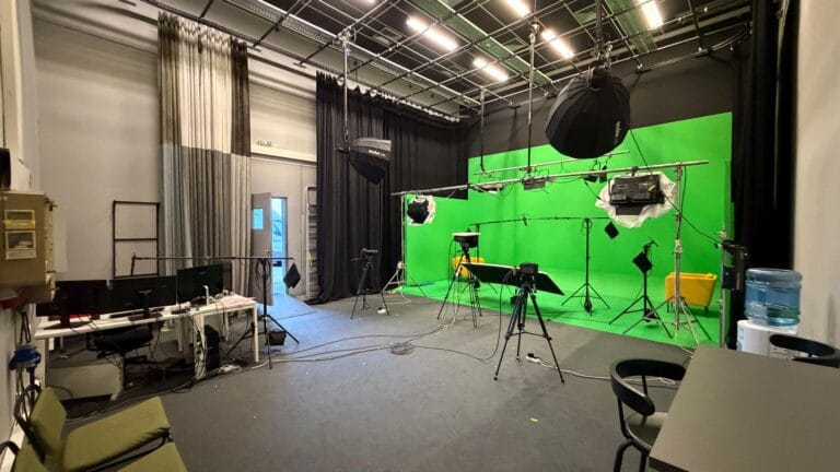 Estúdio 2 da Show Reel preparado para rodagem de pequenas produções em Lisboa